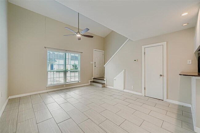 Building Photo - 5604 Woodrow Ave