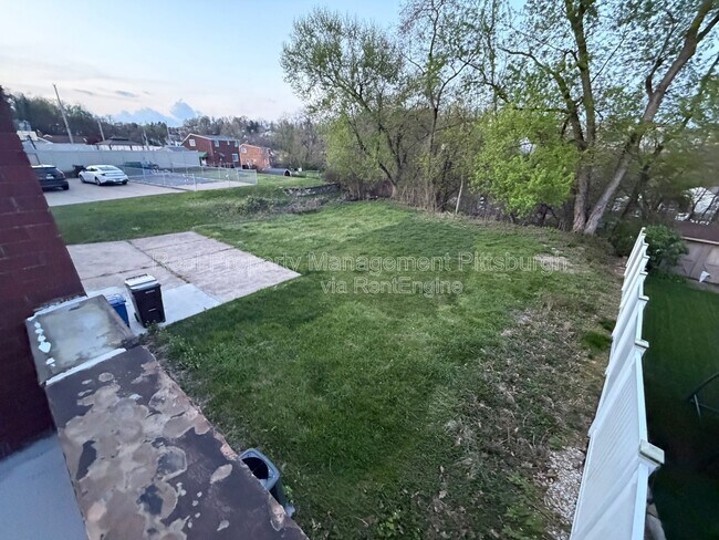 Building Photo - 1053 Edward Dr