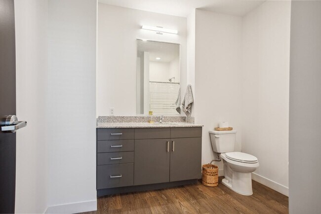Midtown 2x2 - Bathroom - Broadview at Vanderbilt