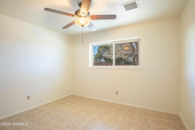 Building Photo - 3102 Hillsdale St