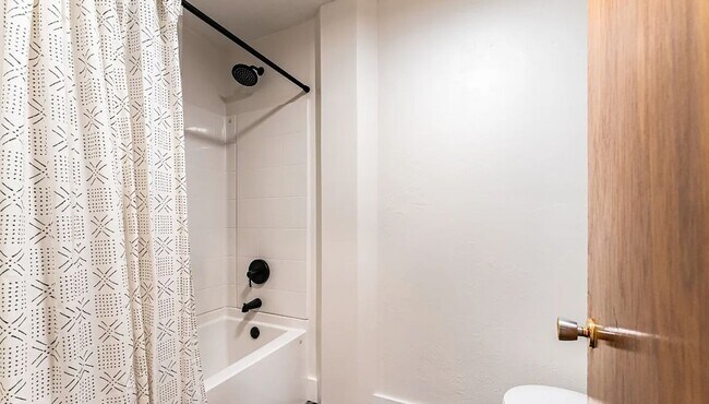 Building Photo - 303 N 10th Ave