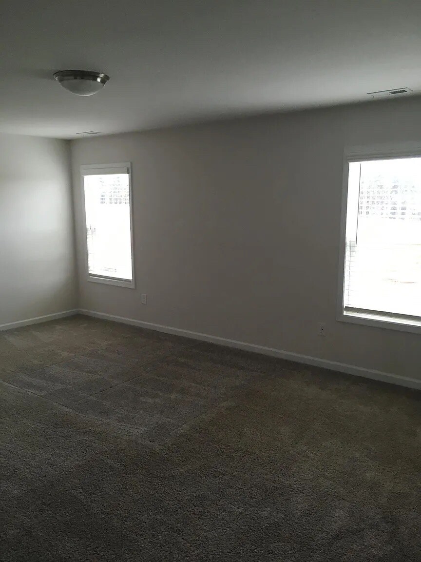 Building Photo - Room in Single Family Home on Dover Ct