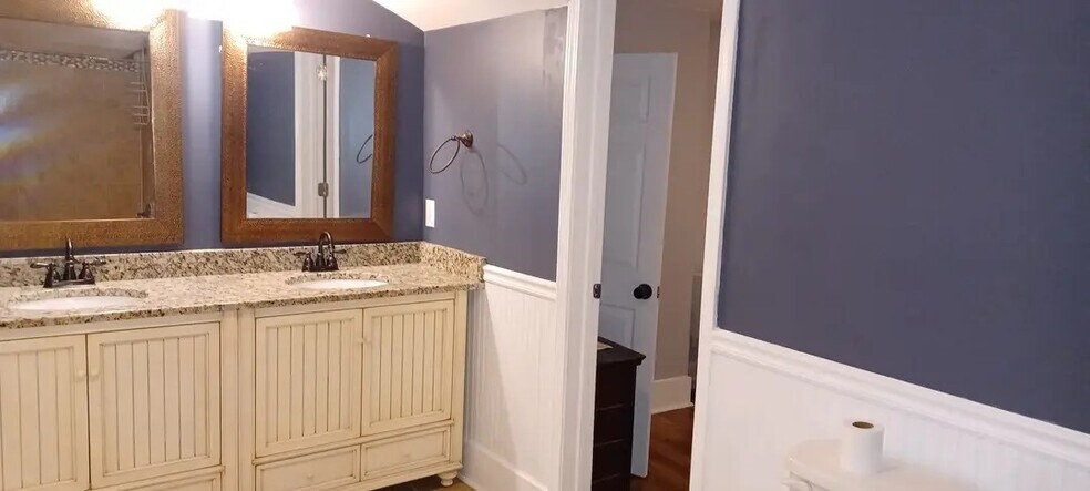 Building Photo - 2218 Gibson Ave