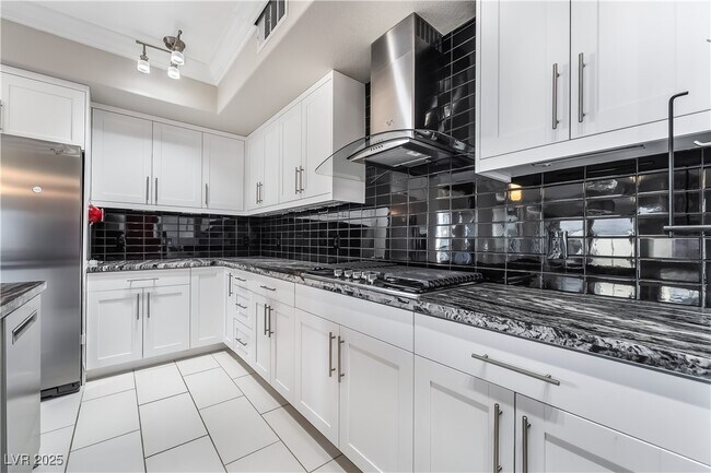 Building Photo - 2555 Hampton Rd