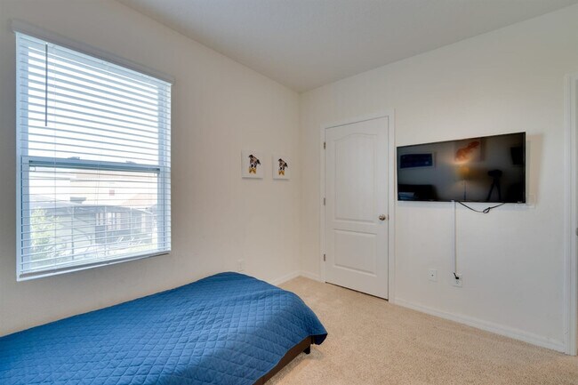 Building Photo - 8004 Oak Shadow Ct