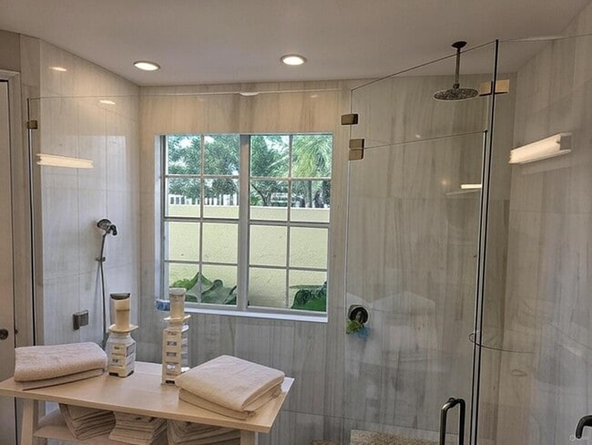 Building Photo - 132 Thornton Dr