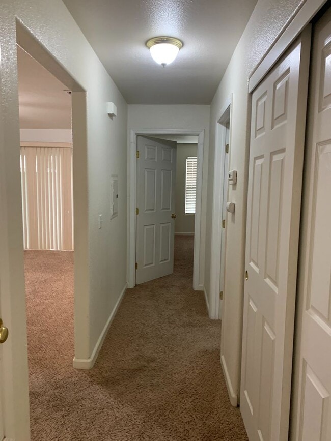 Building Photo - 607e