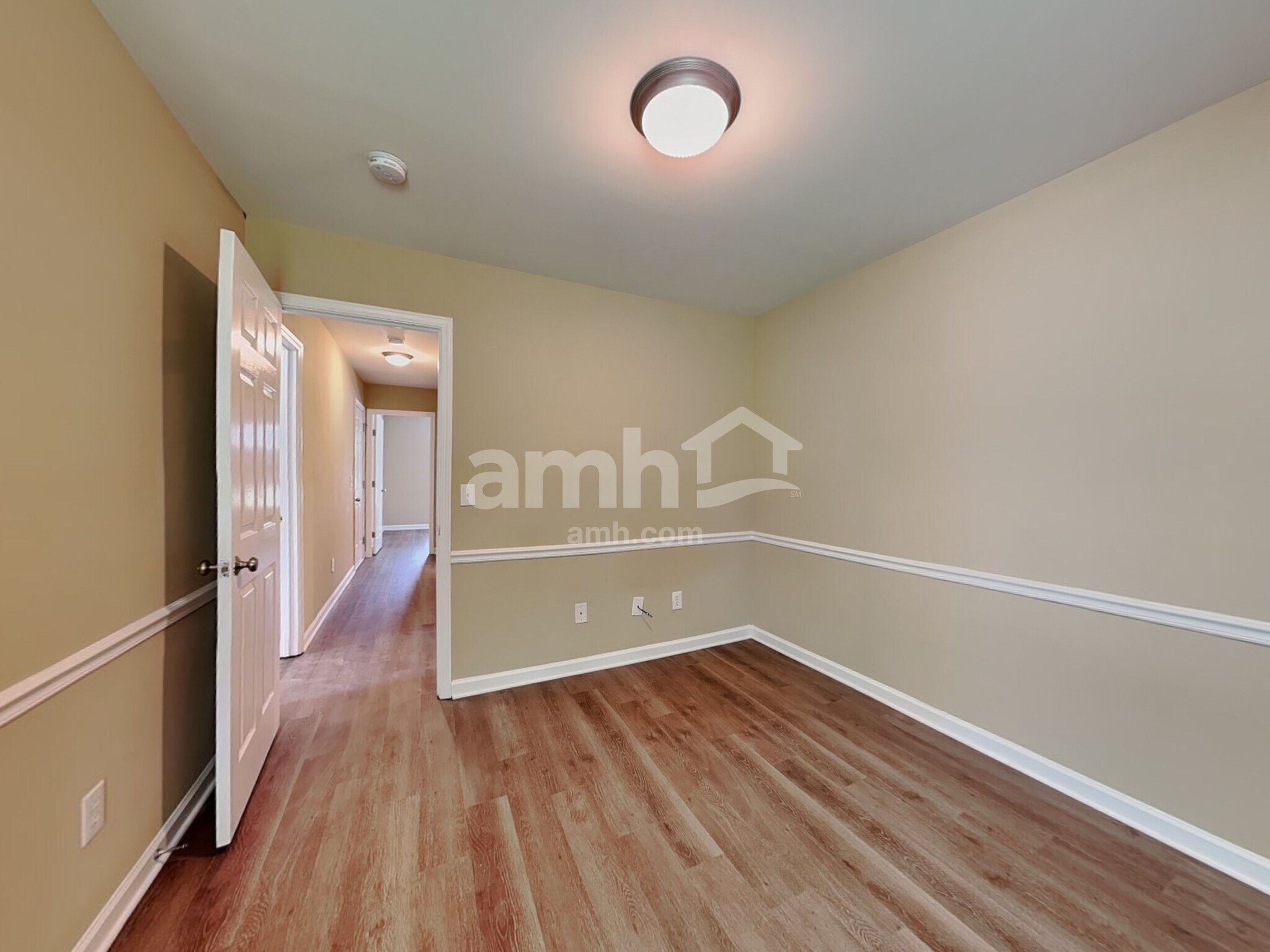 Building Photo - 1860 Oakhurst Park Ln