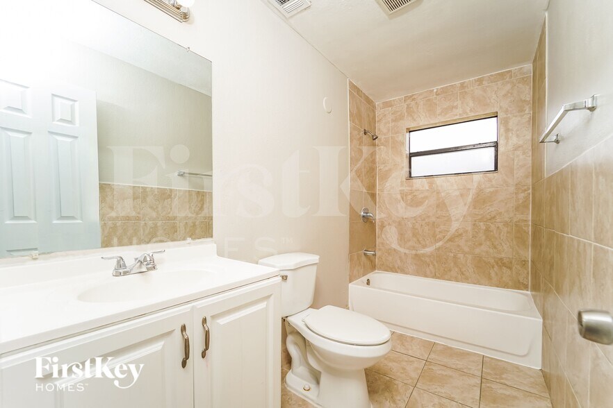 Building Photo - 1941 SW 38th Ave