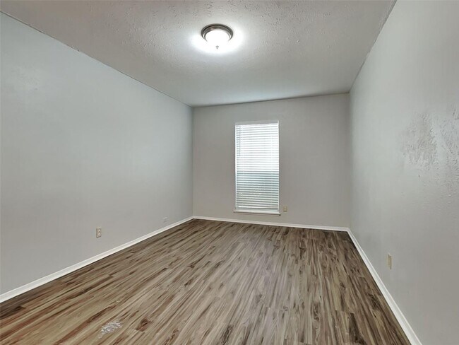 Building Photo - 3 BR/2BA | Renovated Single Family Home | Gated backyard