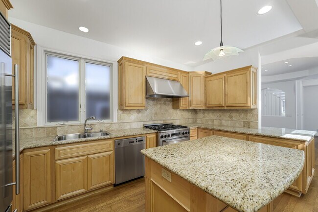 Building Photo - 119 Opal Ave