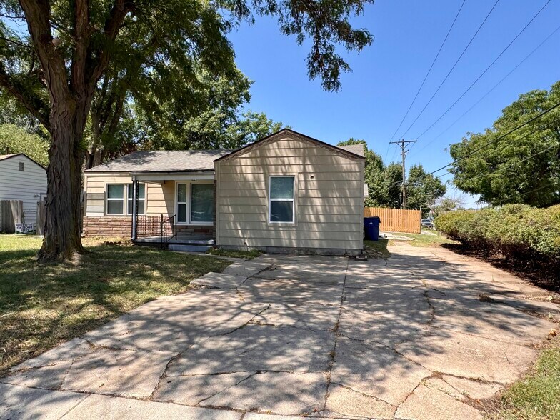 Building Photo - 1601 Faulders Ln
