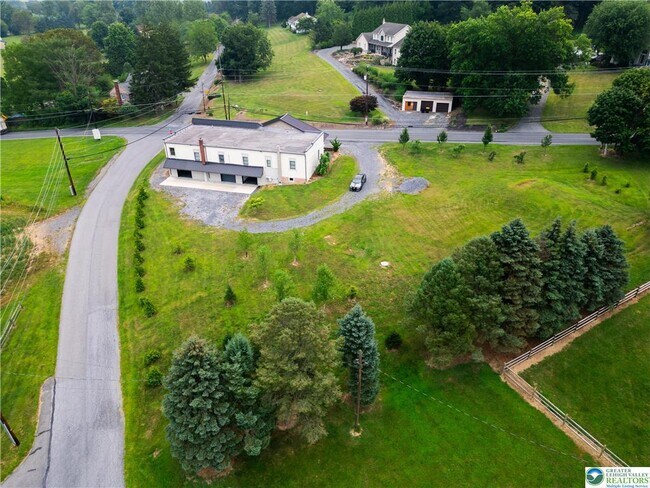 Building Photo - 335 Walnut Dr