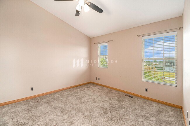 Building Photo - Southwest Omaha Townhome