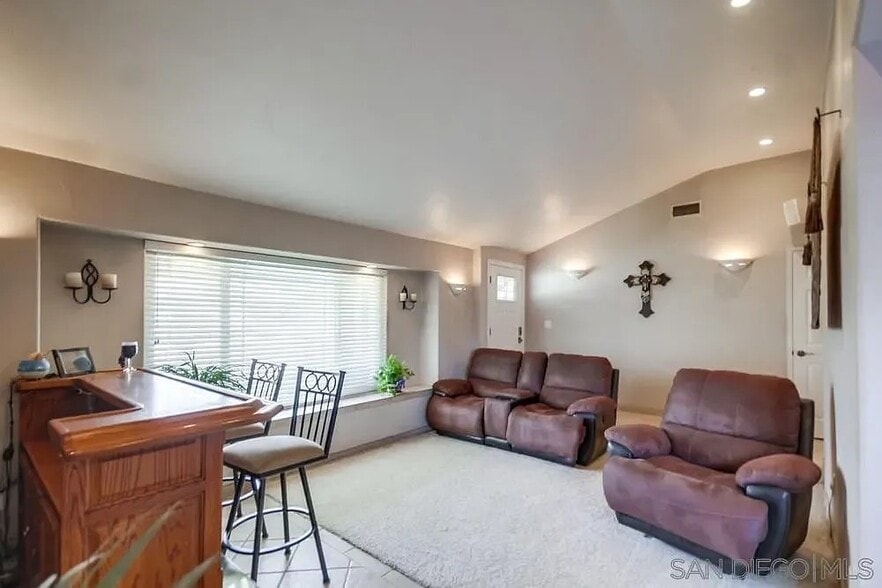 Building Photo - 10142 White Pine Ln