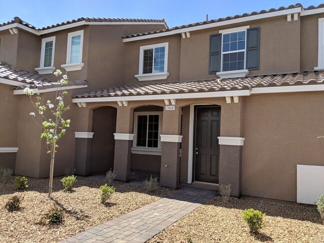Primary Photo - 2860 Alenga St