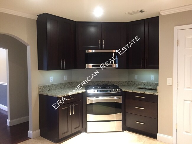 Building Photo - 53 Hillcrest Dr