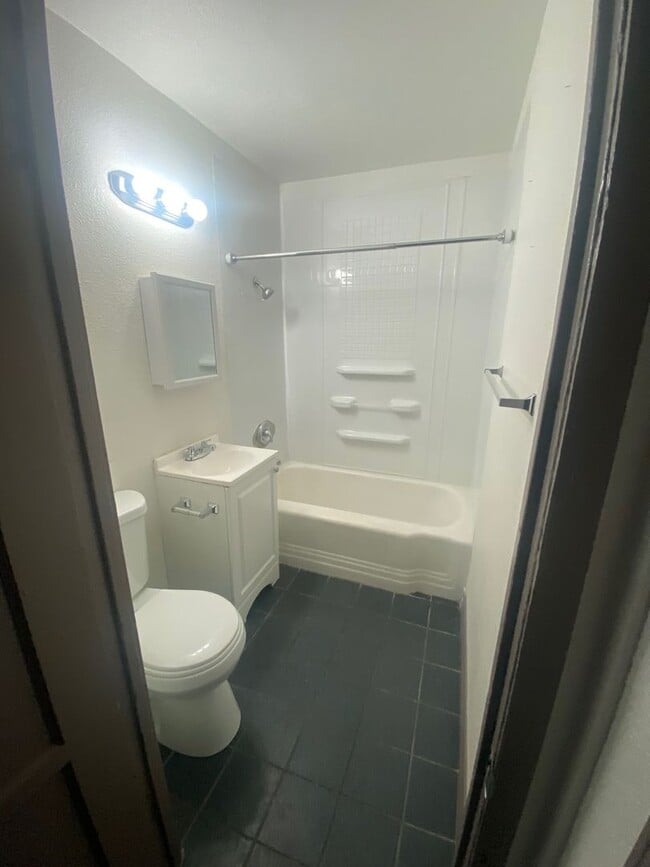 Building Photo - Henderson - 2 Bedroom - Water Street Location!