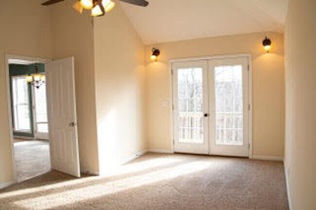 Building Photo - 514 Winding Bluff Way