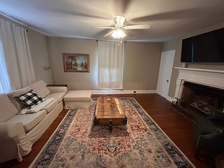 Building Photo - 272 High St