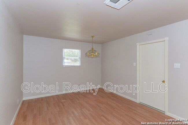 Building Photo - 202 Ivy Ln