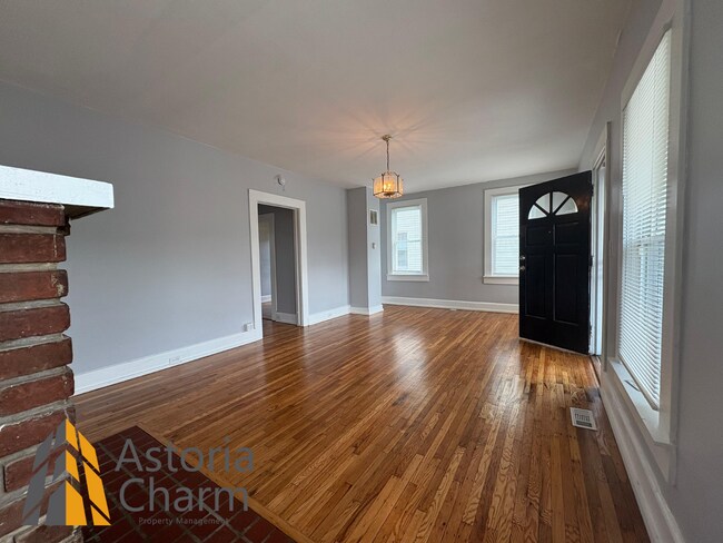 Building Photo - Updated 3 Bedroom with Fireplace and Fence...