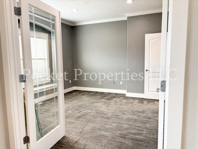 Building Photo - 874 E Forest Ridge Ct