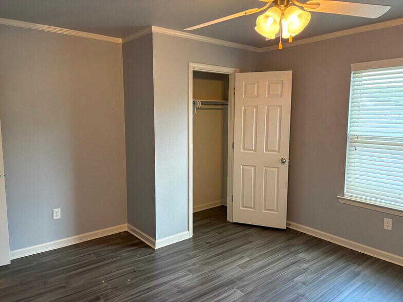 Building Photo - 511 Sweet Gum Ct