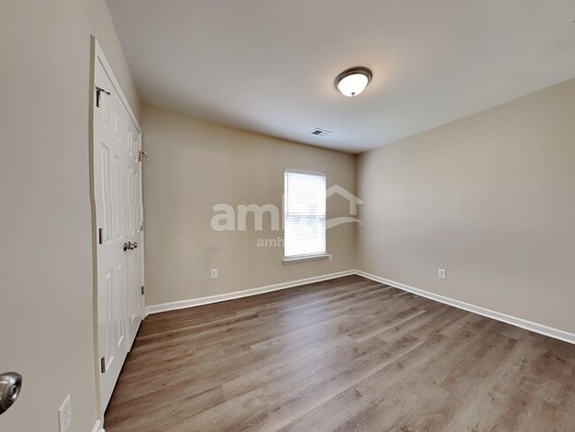 Building Photo - 1100 Briar Rose Ln