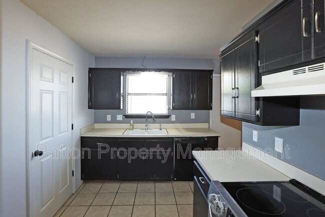 Building Photo - 2601 17th Ave