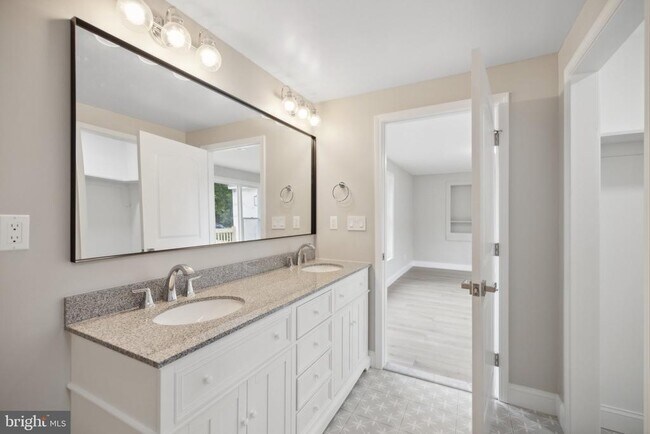 Building Photo - 6712 Benson Dr