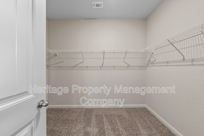 Building Photo - 148 Sambar Main