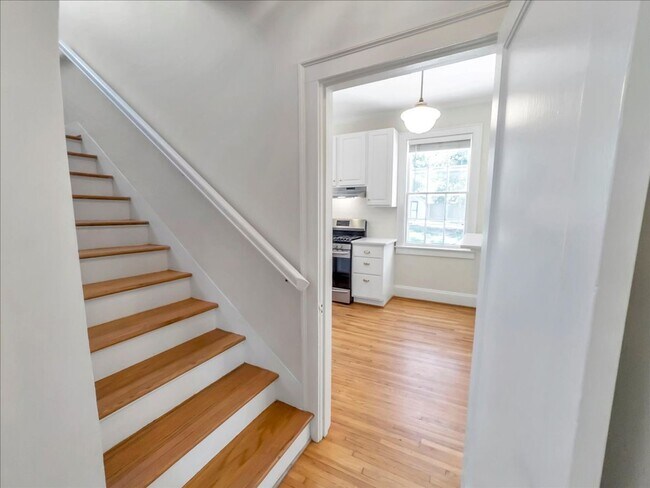 Building Photo - 3551 Overlook Ave