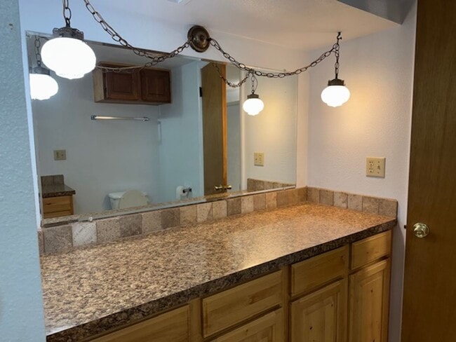 Building Photo - 2405 Sunset Dr