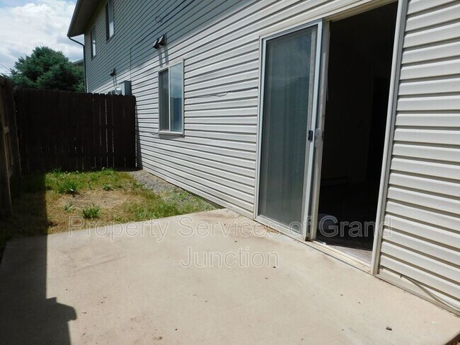 Building Photo - 1157 E Carolina Ave