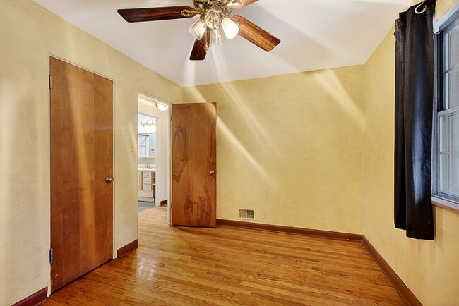 Building Photo - 1721 Woodruff Place Cross Dr