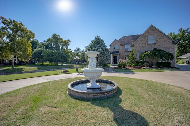 Building Photo - Executive (5) Bed/(4.5) Bath + Study Avail NOW! Must-See Amenities!