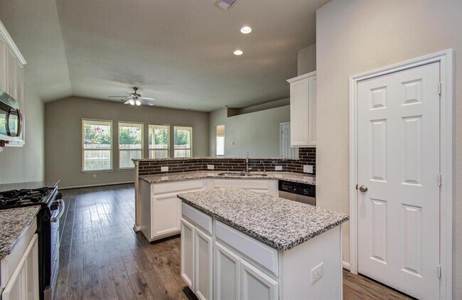 Building Photo - 15618 Whispering Green Dr