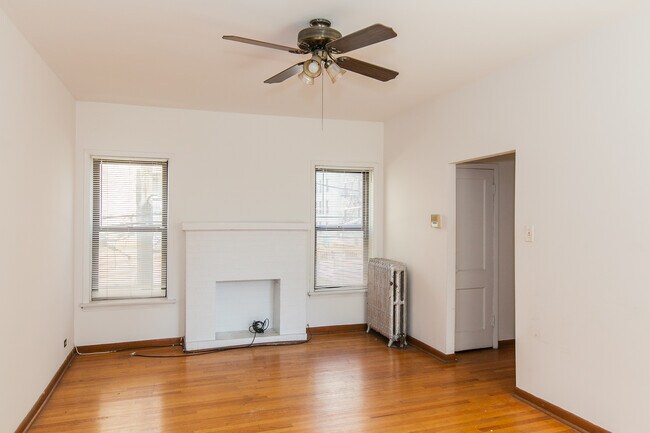 Building Photo - 520 W Diversey Pkwy