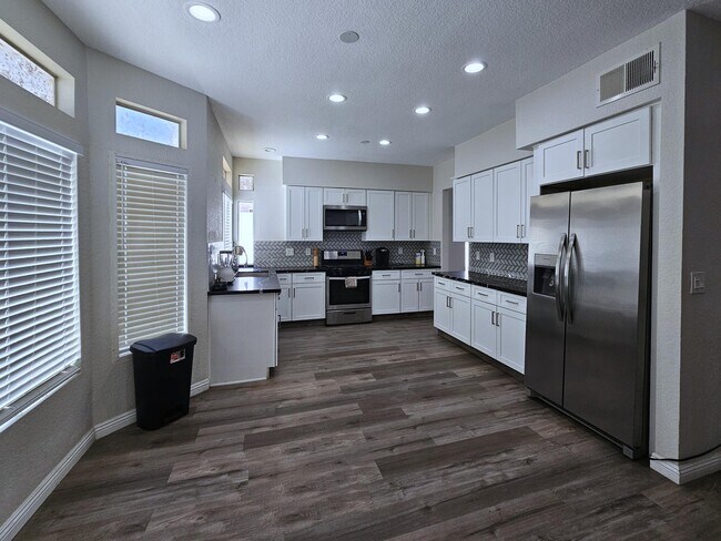 Building Photo - 69911 Willow Ln