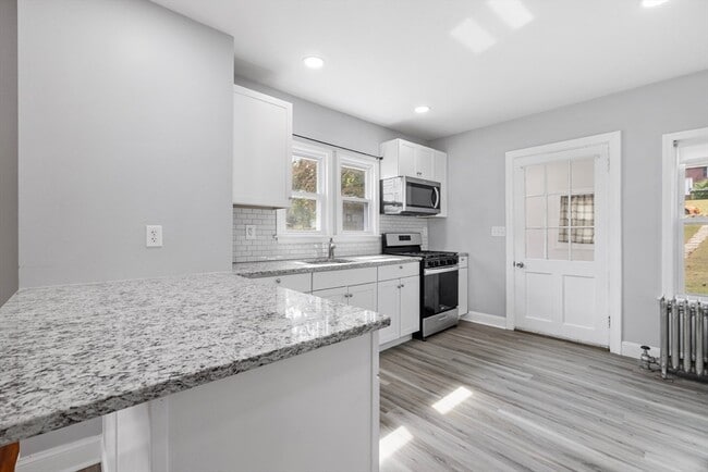 Building Photo - 117 Gorham St