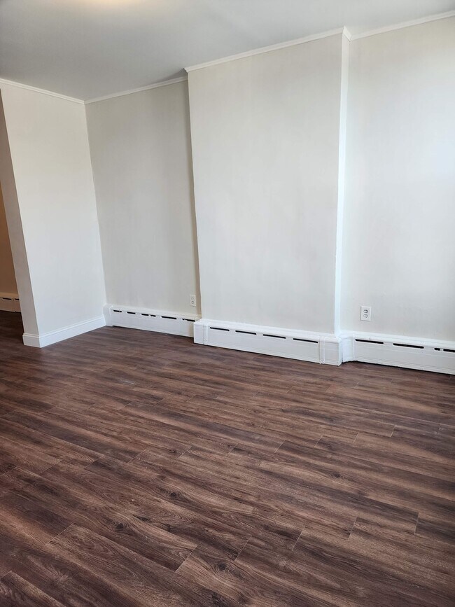 Building Photo - 6410 Myrtle Ave