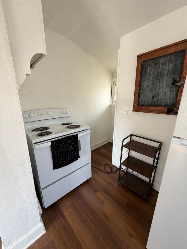 Building Photo - Charming Lakewood Duplex