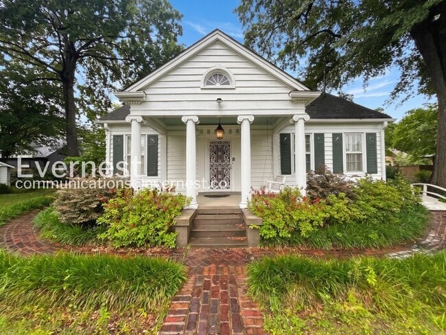 Building Photo - 756 S Willett St