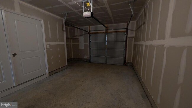 Building Photo - 413 SILVER BIRCH Dr