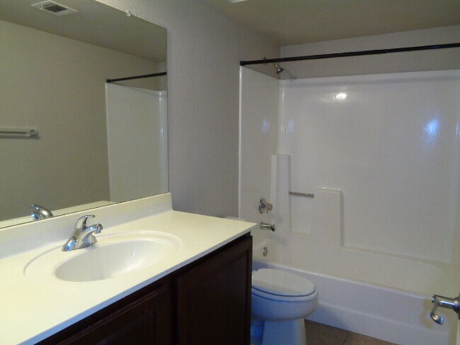 Building Photo - Spacious 2 bedroom condo in north Phoenix!...