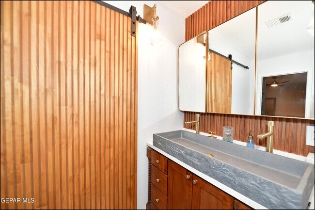 Building Photo - 4224 Hampshire Ln