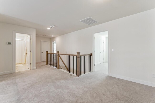 Building Photo - 116 Farrier Ln