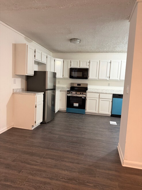 Building Photo - 707 S Hydraulic Ave