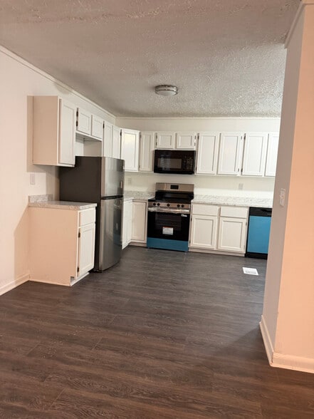 Primary Photo - 707 S Hydraulic Ave